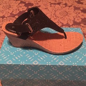 St. John's Bay size 7 sandals/thongs black sparkle